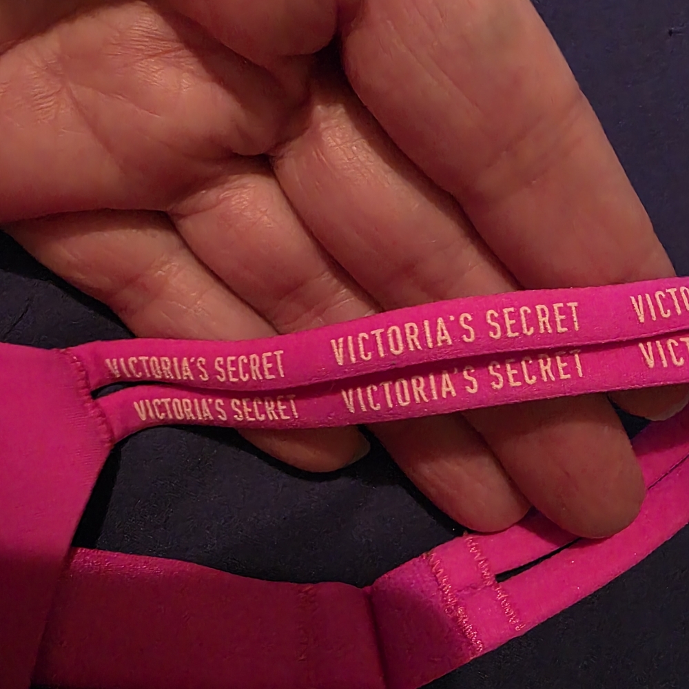 Victoria's Secret Fuchsia Bra - Picture 2 of 2